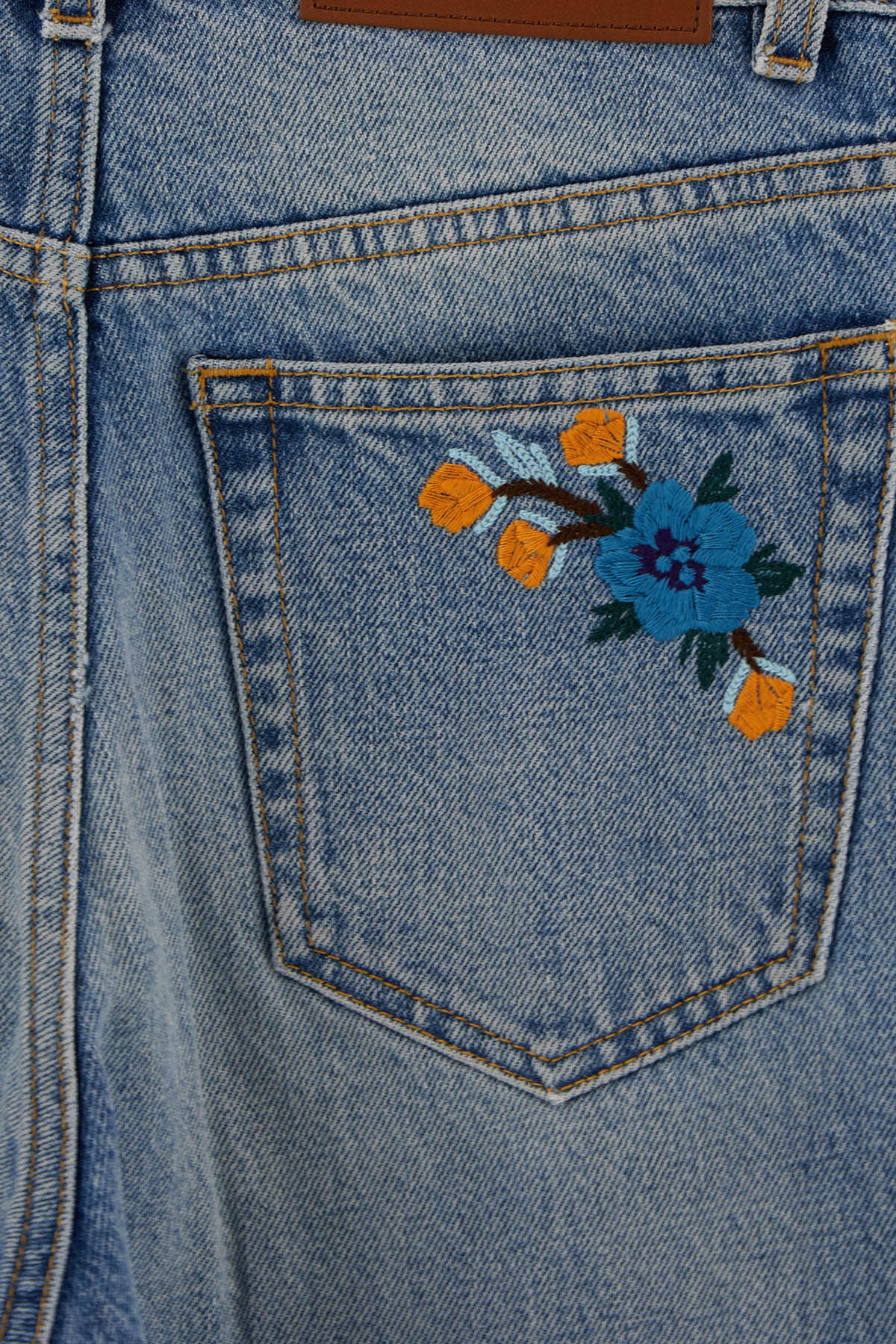 Jeans_in_denim_CH26WDP53158_480_Image_3