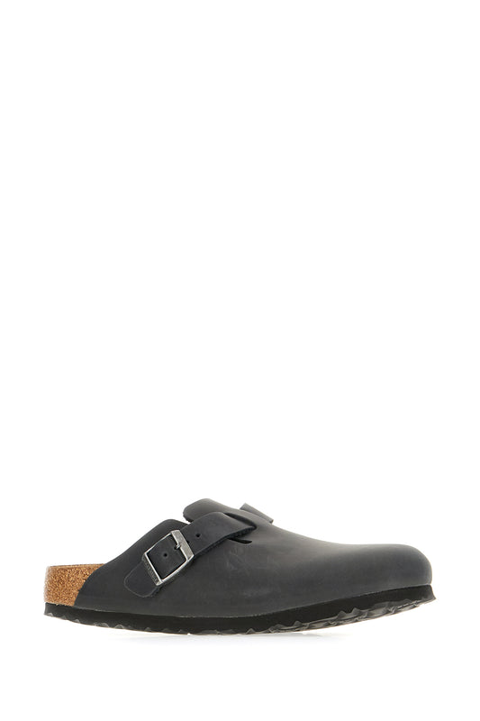 SLIPPERS_059463_BLACK_Image_2