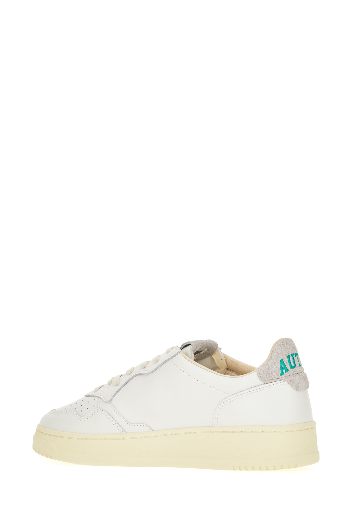 SNEAKERS_AULMHJ01_WHTNUVOLE_Image_3