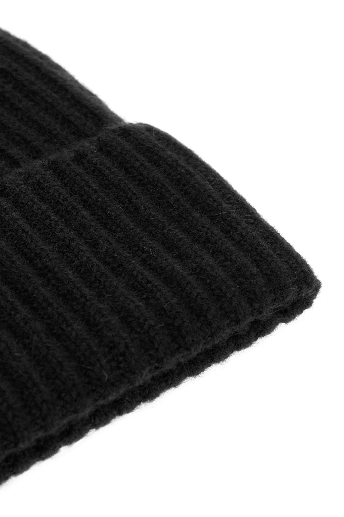 CUFFIE_AHAT9055_BKAA_Image_3