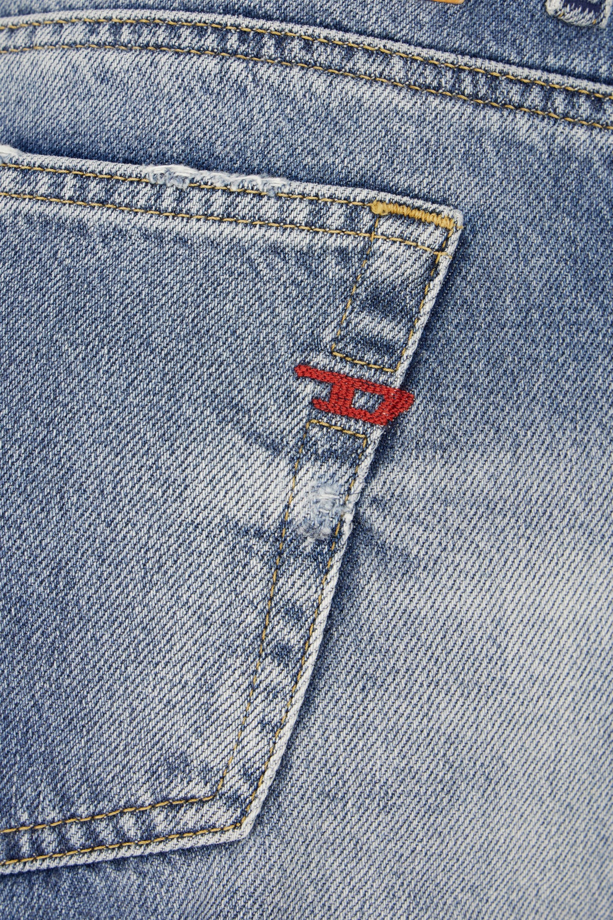 JEANS_A0362409M07_01_Image_3