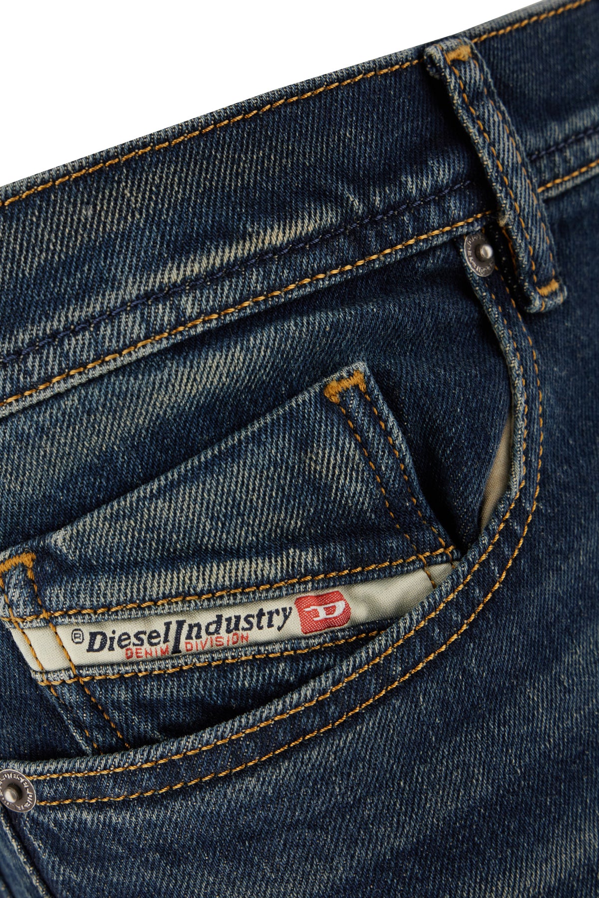 JEANS_A1022909M10_01_Image_3