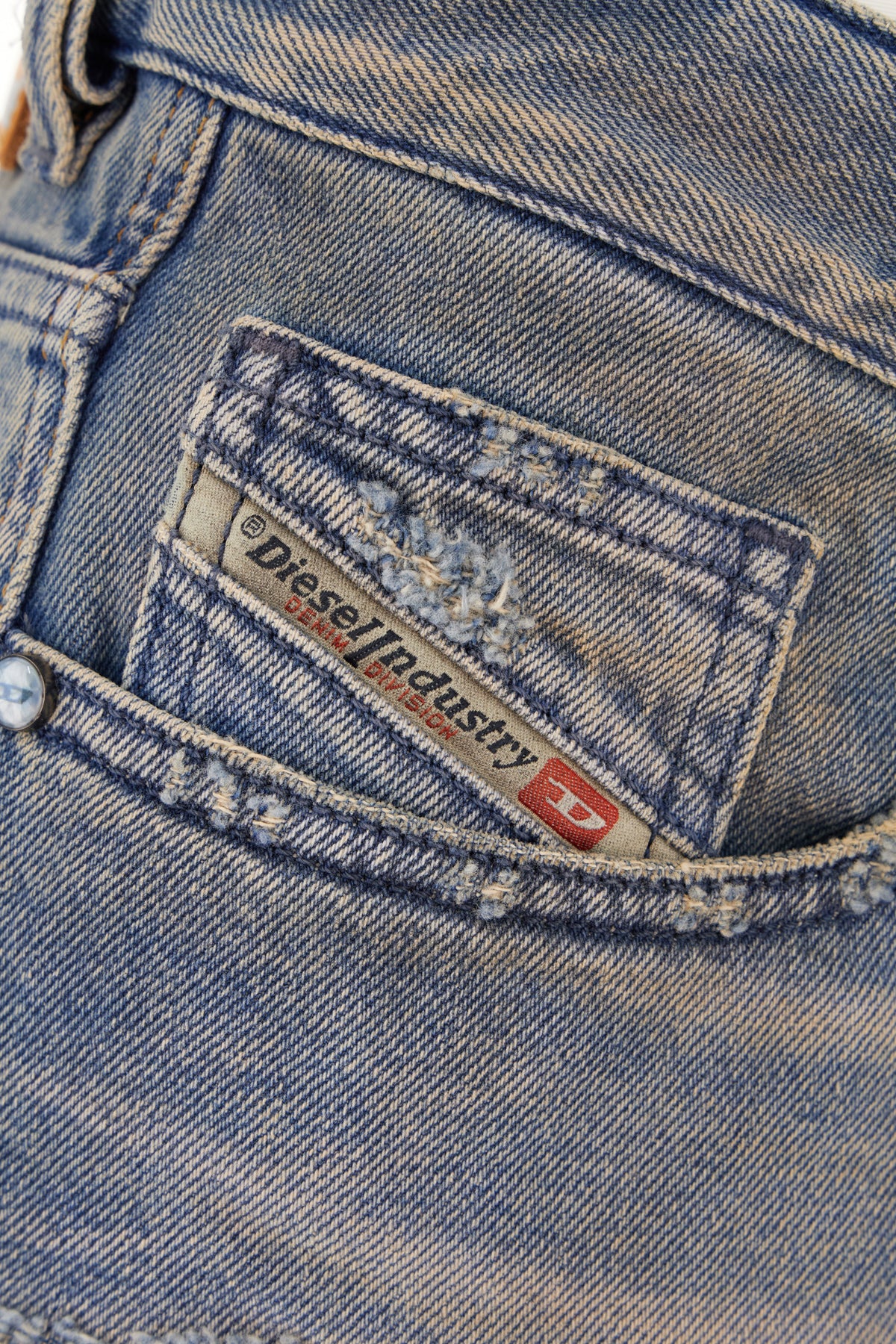 JEANS_A1897409N30_01_Image_3