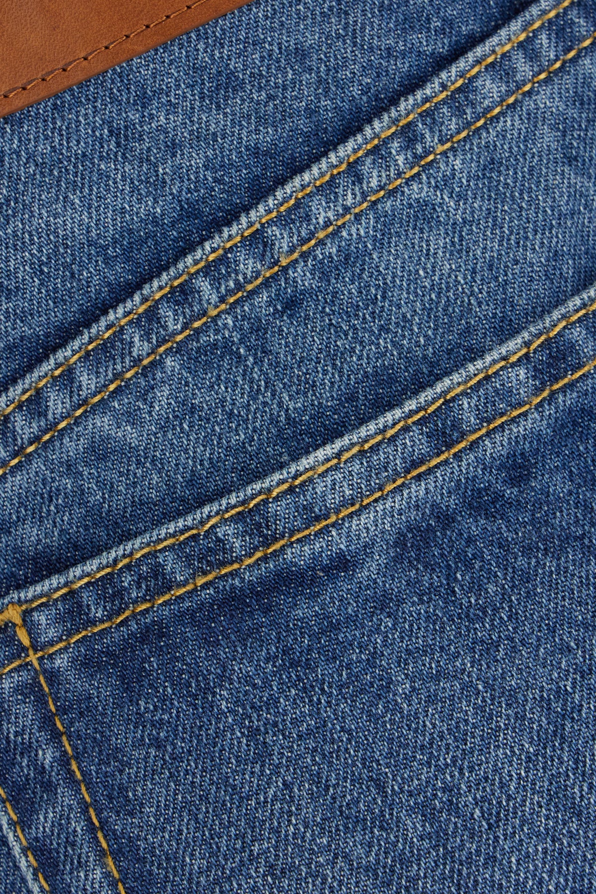 Jeans_in_denim_CH25WDP76153_4A1_Image_3