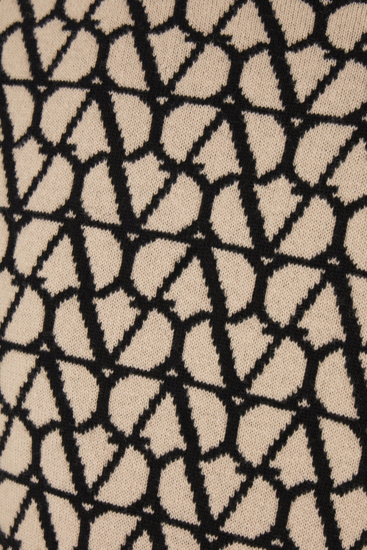 MAGLIERIA_4B3KC52K8D3_E21_Image_3