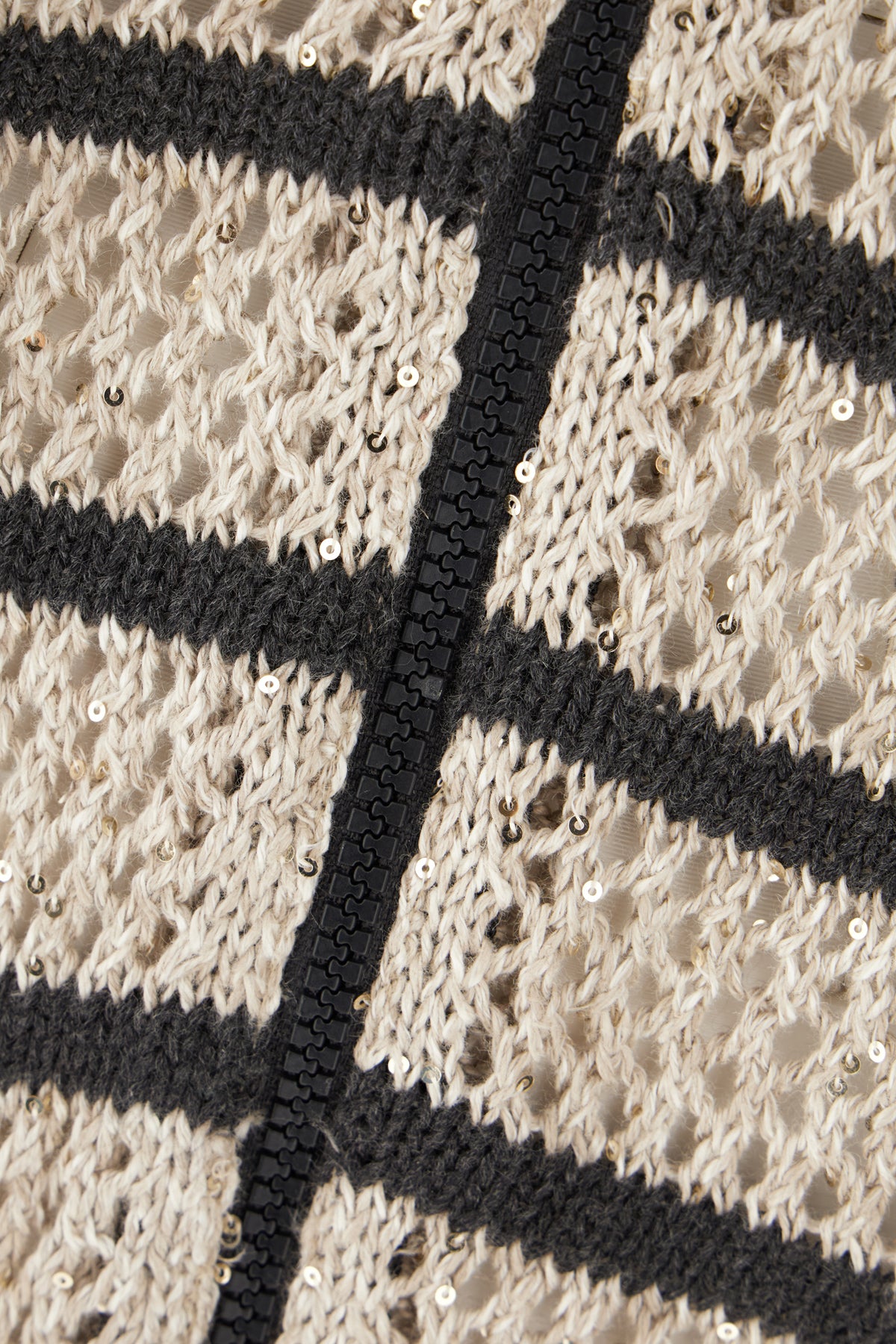 MAGLIERIA_MCO558916_CHI53_Image_3