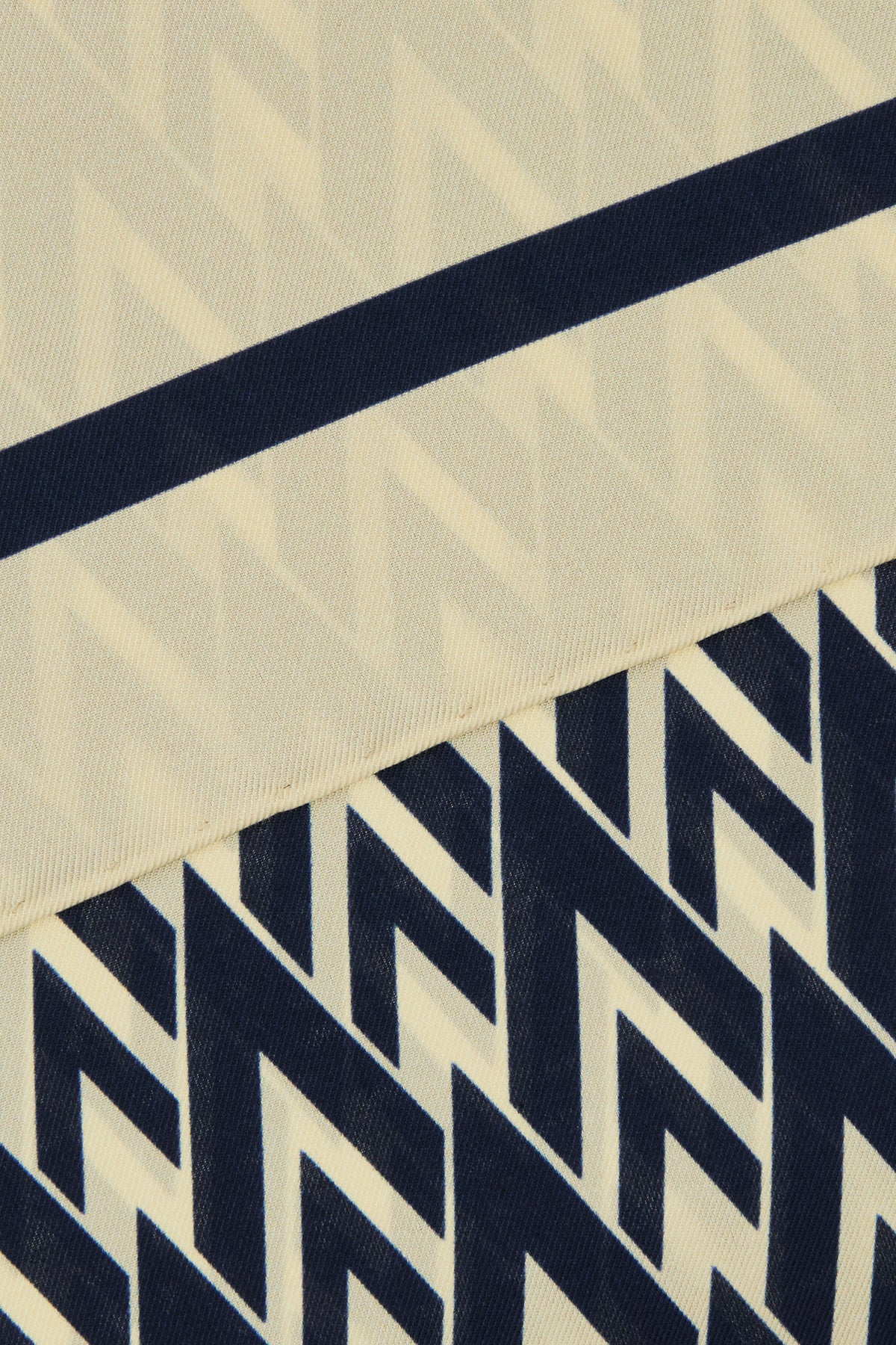 SCIARPE_FOULARD_6Y2EI114DRQ_RDR_Image_2
