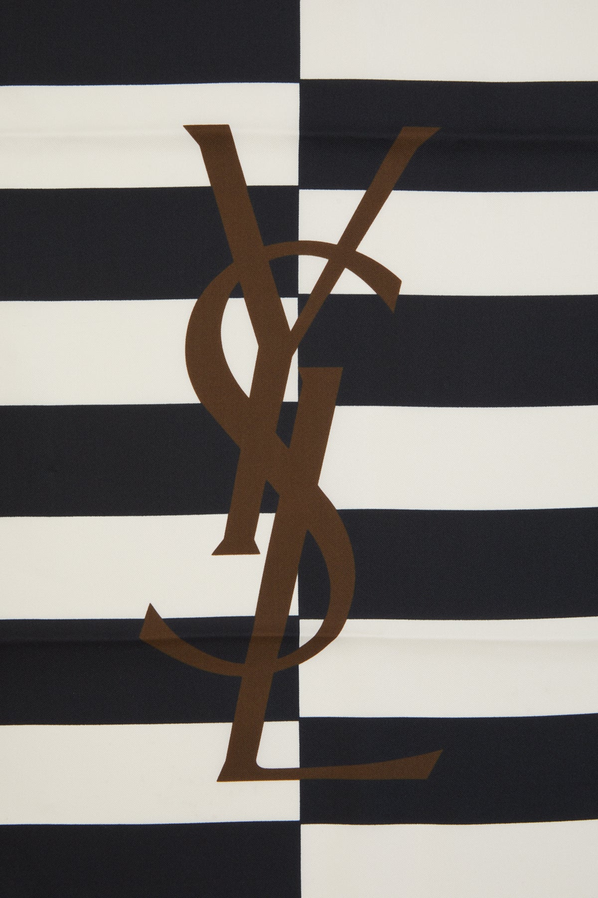 SCIARPE_FOULARD_7324603Y001_9188_Image_2