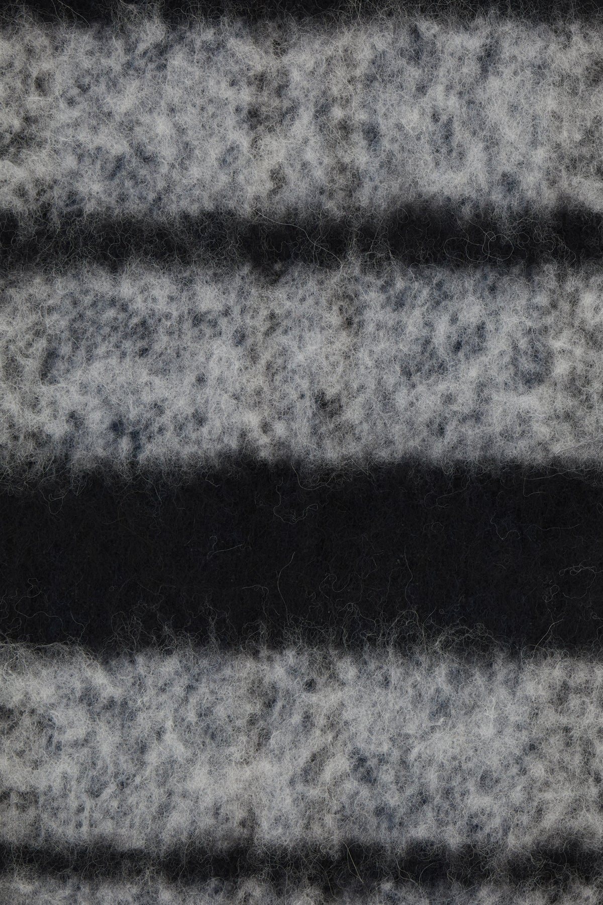 SCIARPE_FOULARD_8103014FW01BN_P401_Image_3