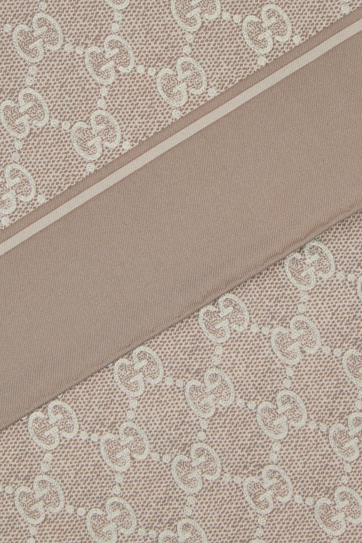 SCIARPE_FOULARD_8122513G001_1900_Image_2