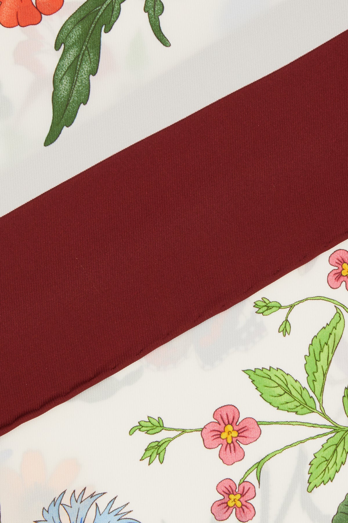 SCIARPE_FOULARD_8210613G001_9074_Image_2