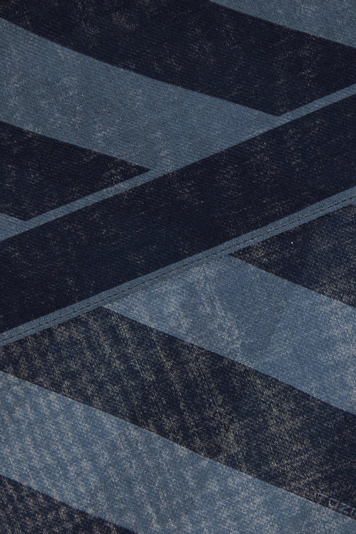 SCIARPE_FOULARD_FXS323AUUC_F1PJB_Image_2