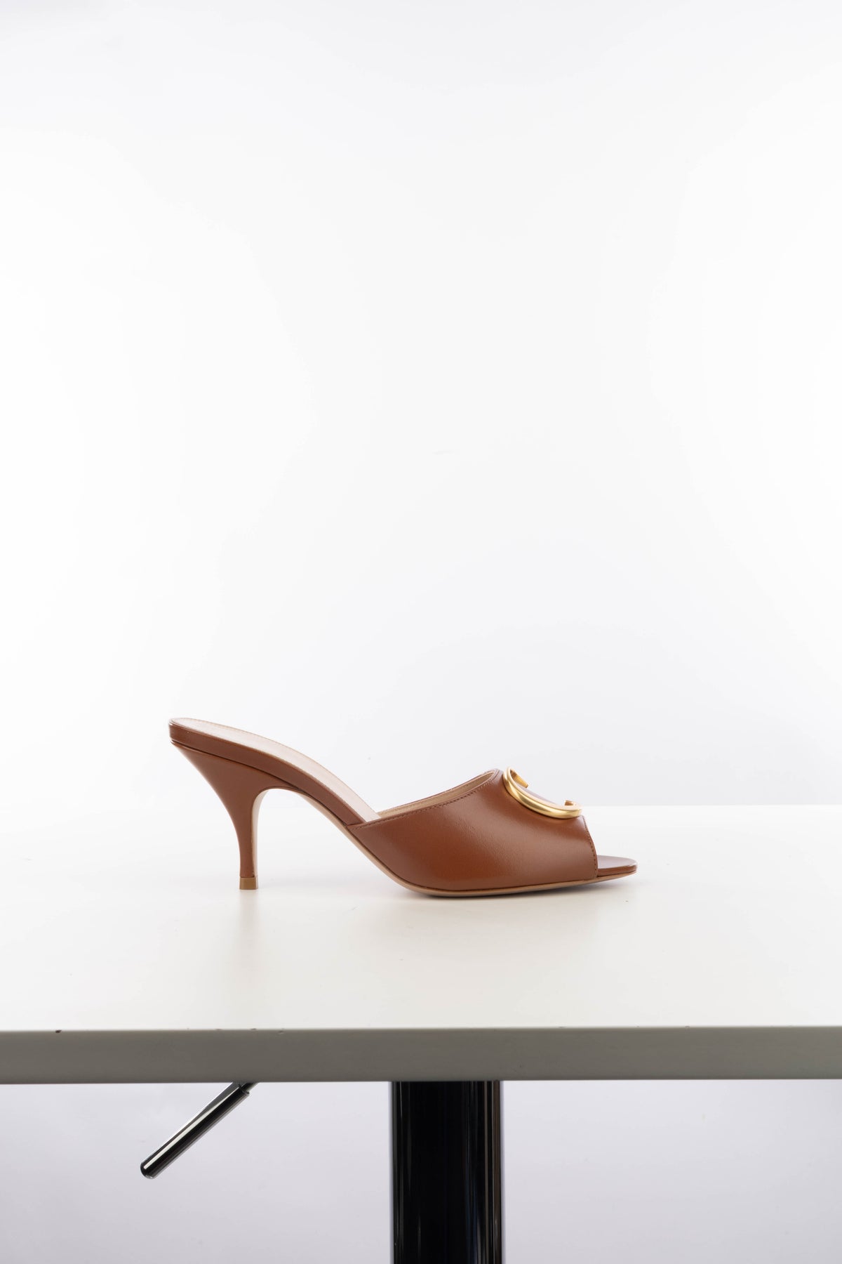 SLIPPERS_KCO675LAB_S11M_Image_1