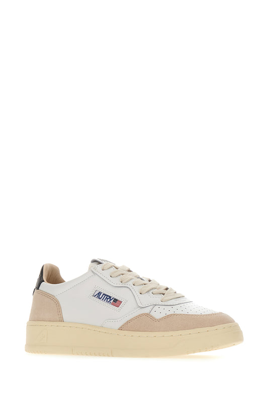 SNEAKERS_AULWLS21_WHTBLK_Image_2