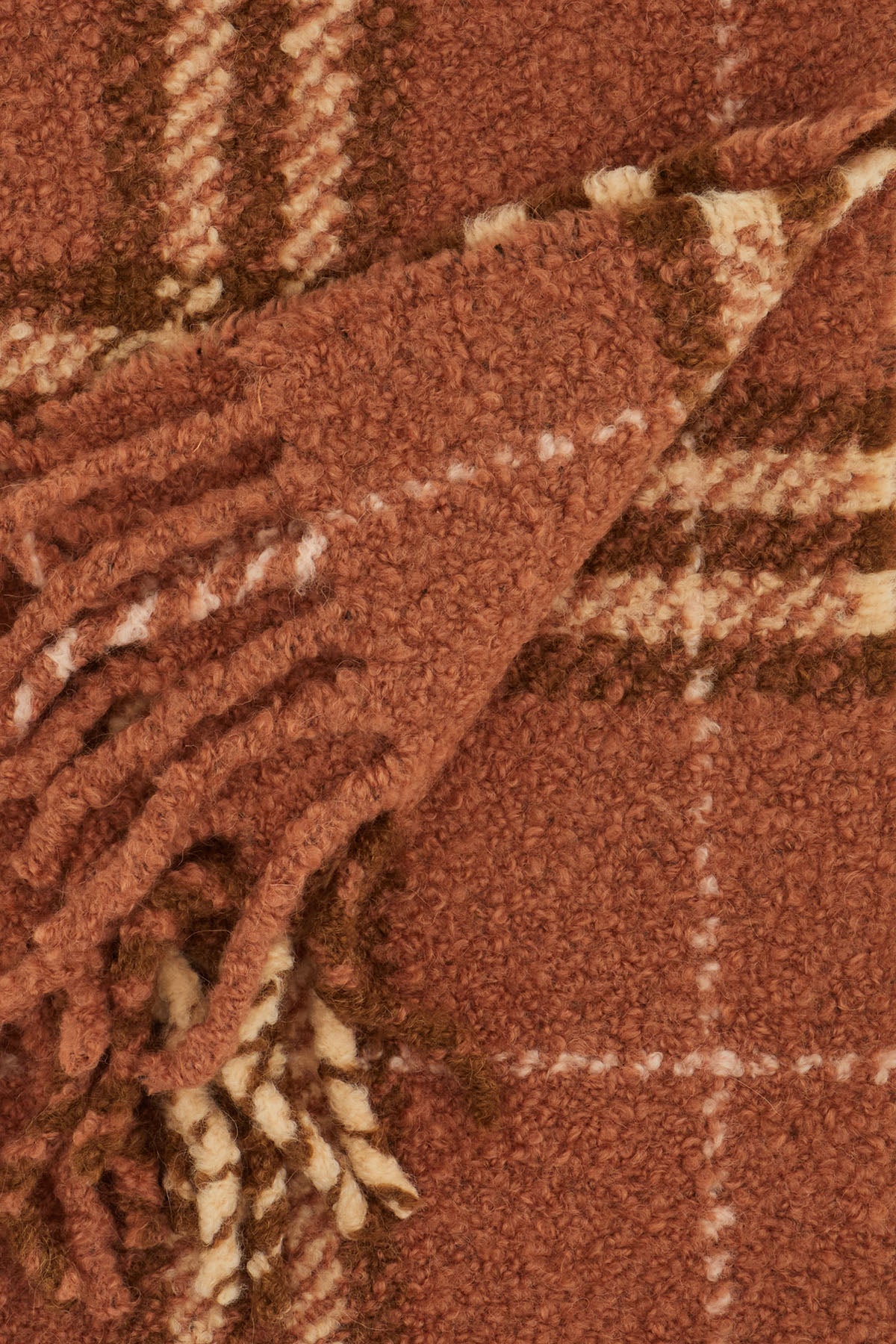 Sciarpa_in_misto_alpaca_ricamata_8130481_A3323_Image_3