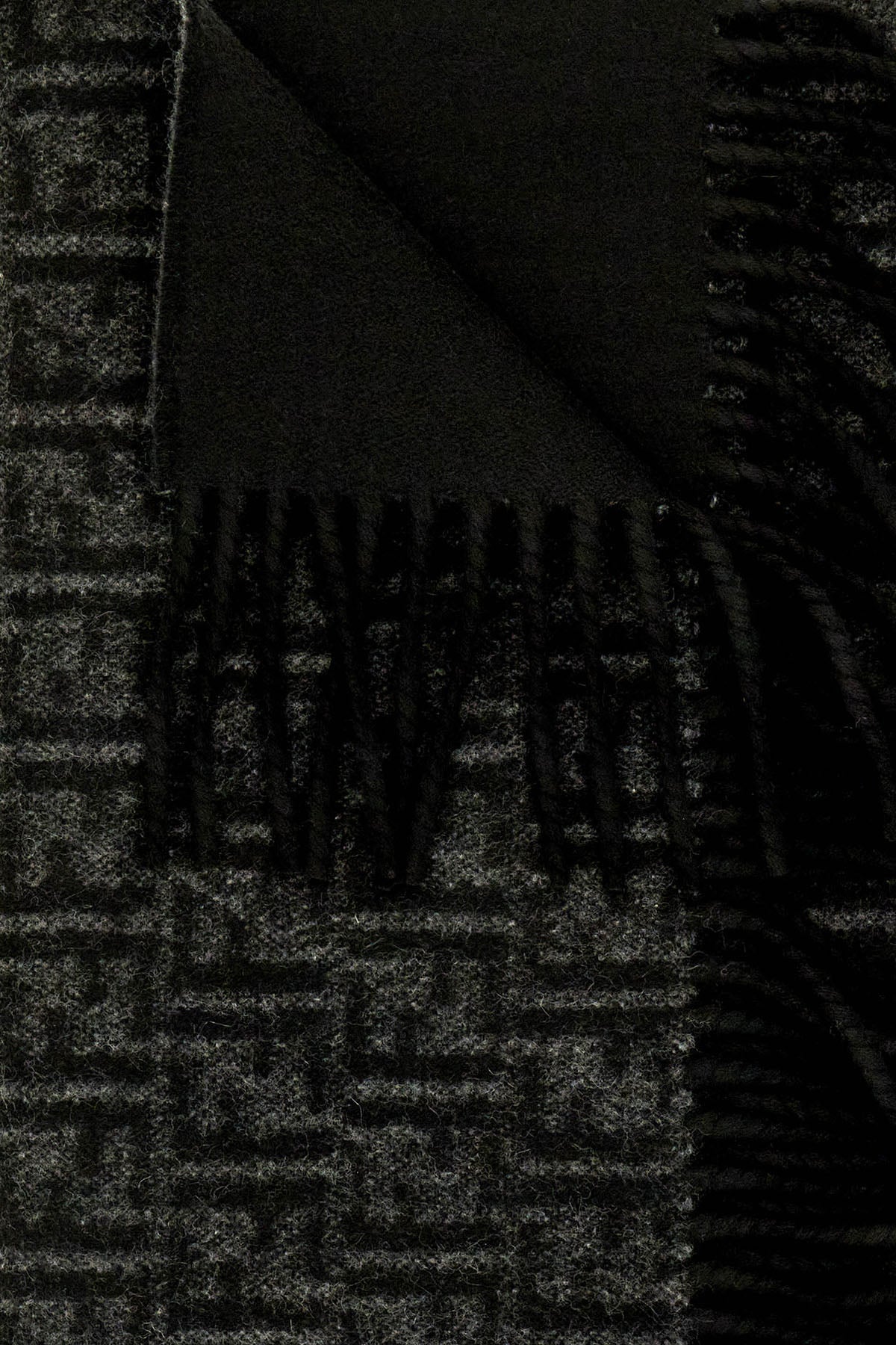 Sciarpa_nera_in_lana_e_cashmere_FXS417B1VZ_F1Y8E_Image_2