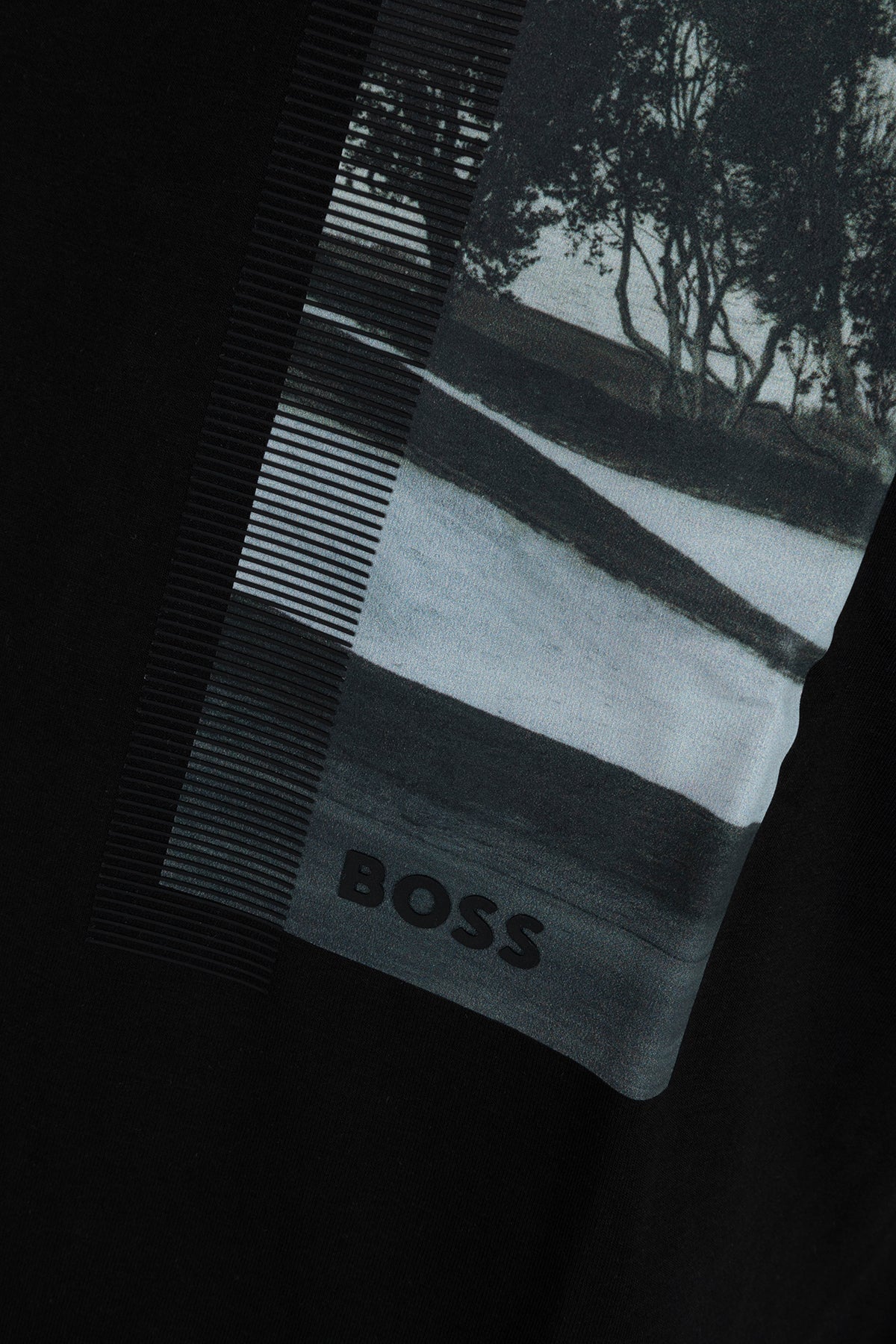 T-SHIRT_50533233_001_Image_3