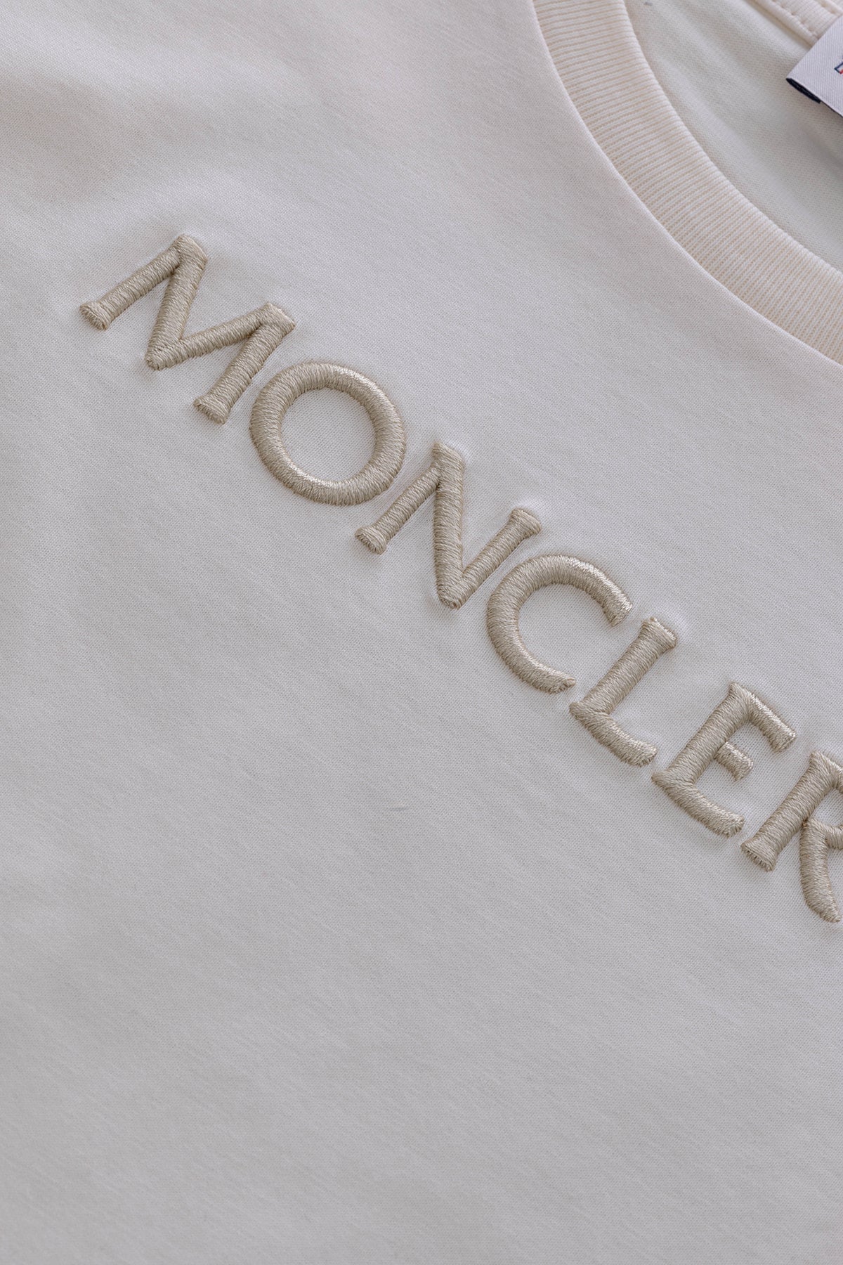 T-SHIRT_8C0000989AT9_050_Image_3