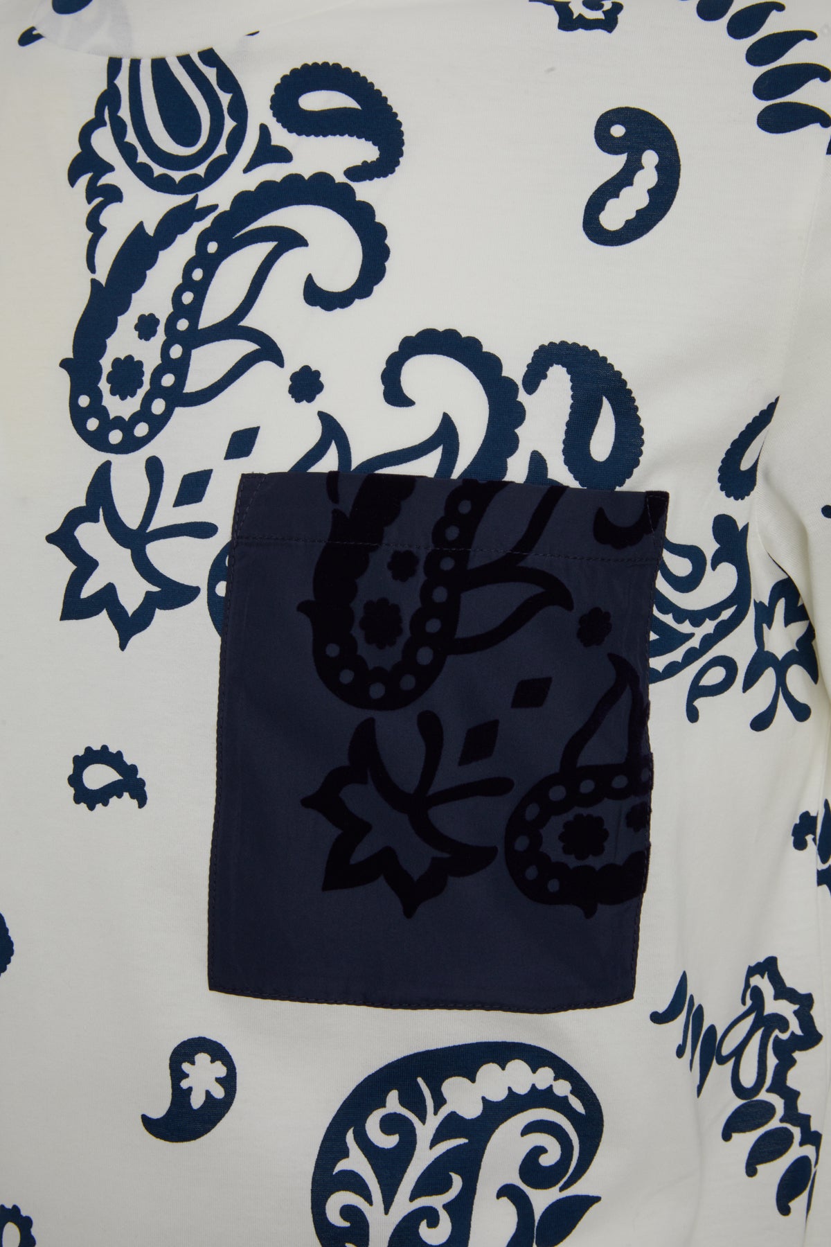 T-SHIRT_8C00013899WW_P07_Image_3